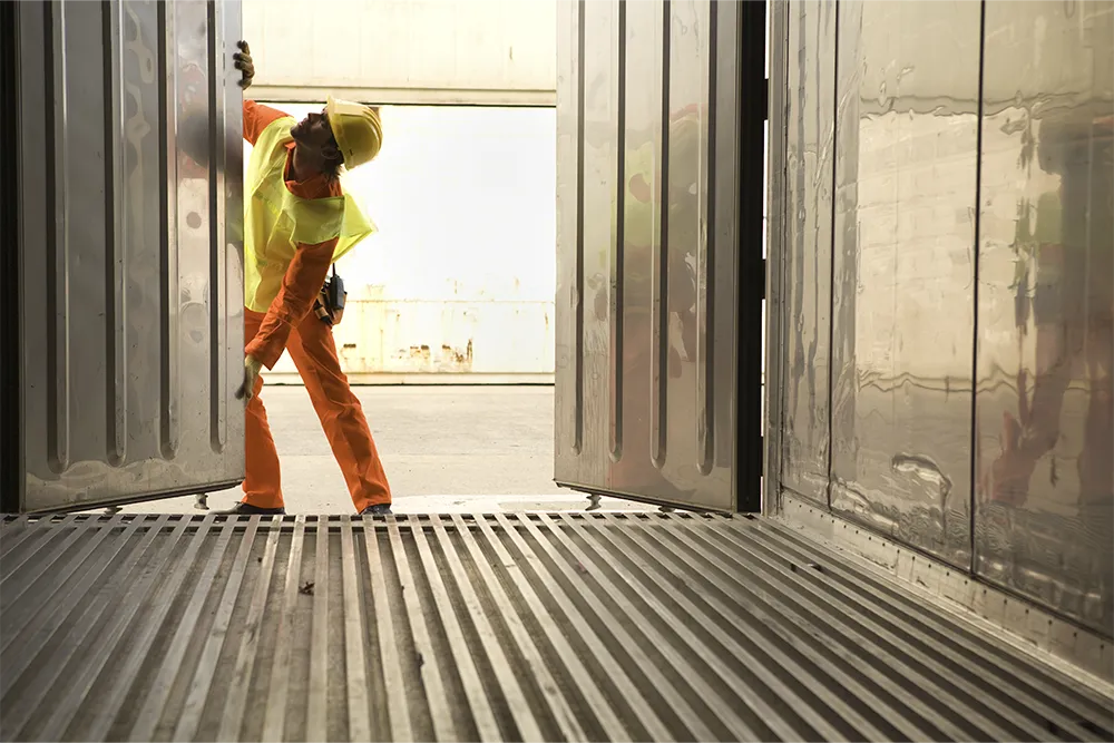 freight elevator loading : heavy cargo